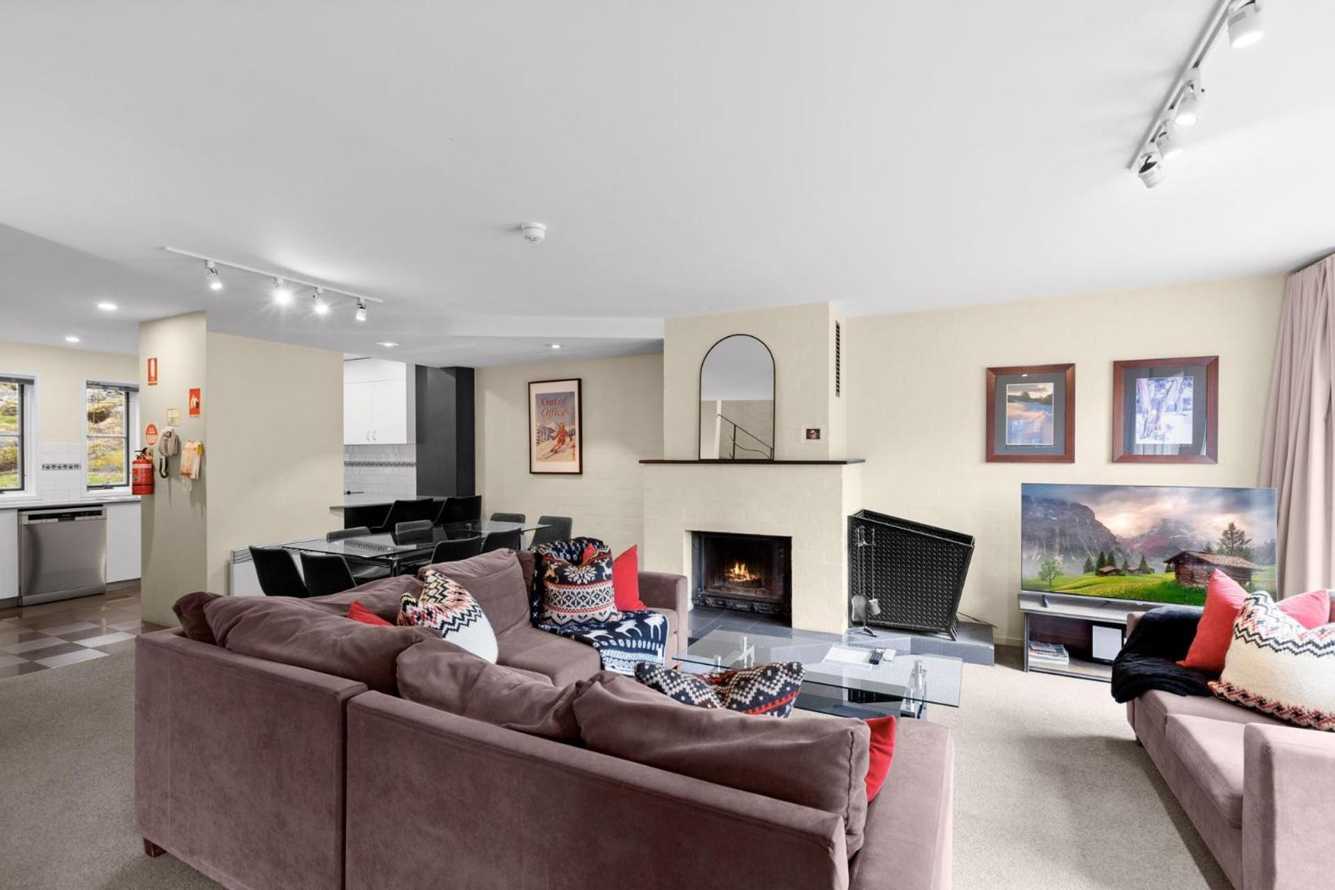 Village Green 2 Bedroom Loft Townhouse With Views Fireplace And Garage Parking Thredbo Ngoại thất bức ảnh