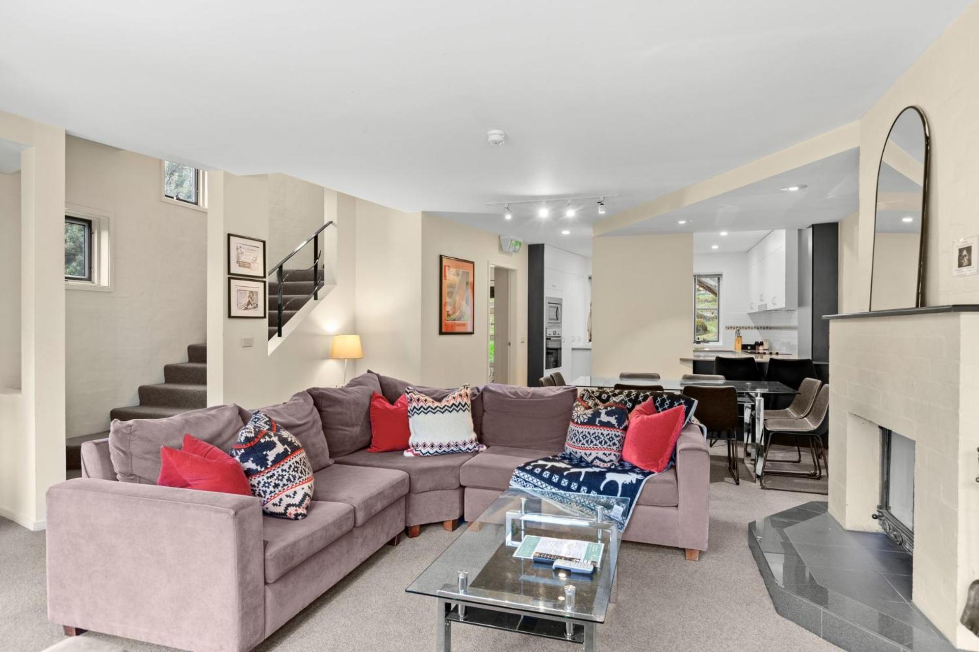 Village Green 2 Bedroom Loft Townhouse With Views Fireplace And Garage Parking Thredbo Ngoại thất bức ảnh